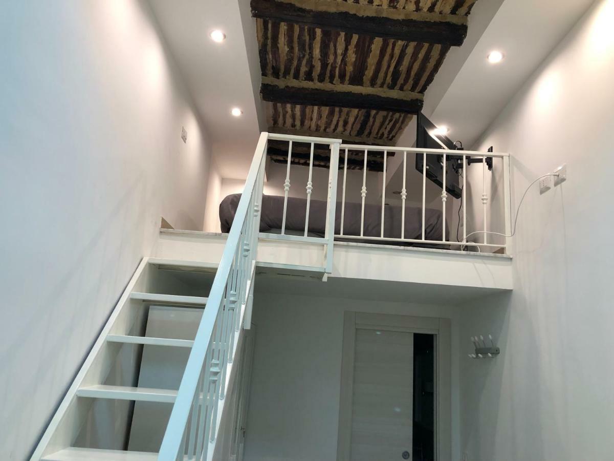 La Casina Di Lia In Via Dei Tribunali ナポリ エクステリア 写真